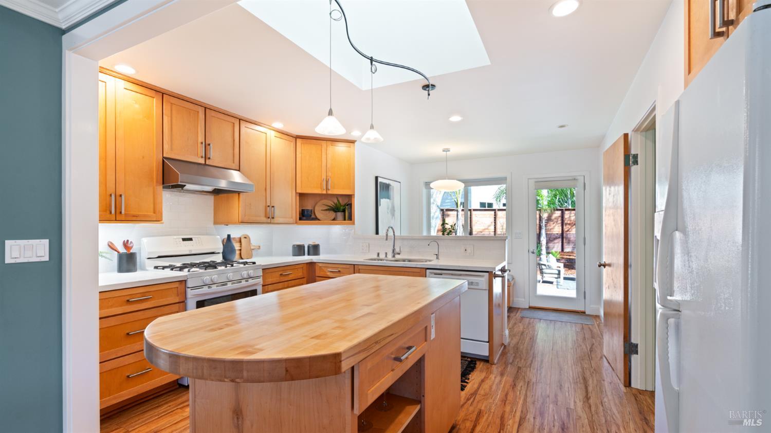 Detail Gallery Image 11 of 51 For 118 Marinda Dr, Fairfax,  CA 94930 - 3 Beds | 2 Baths