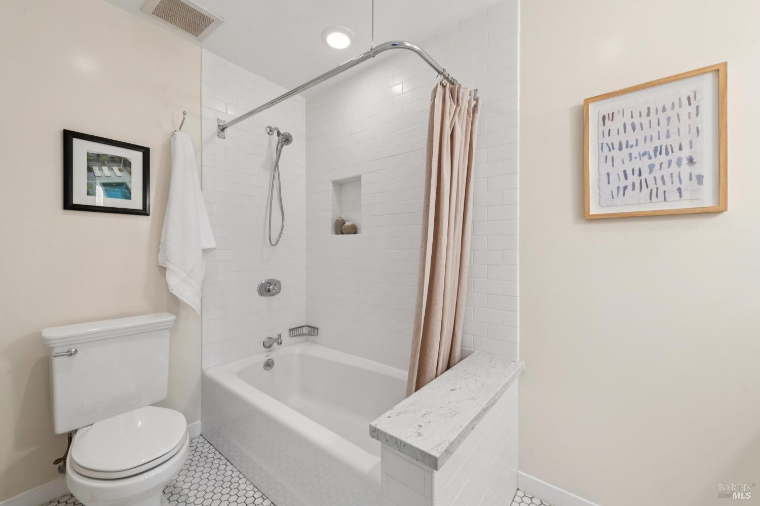 Detail Gallery Image 17 of 36 For 3 Fielding Cir, Mill Valley,  CA 94941 - 2 Beds | 2 Baths