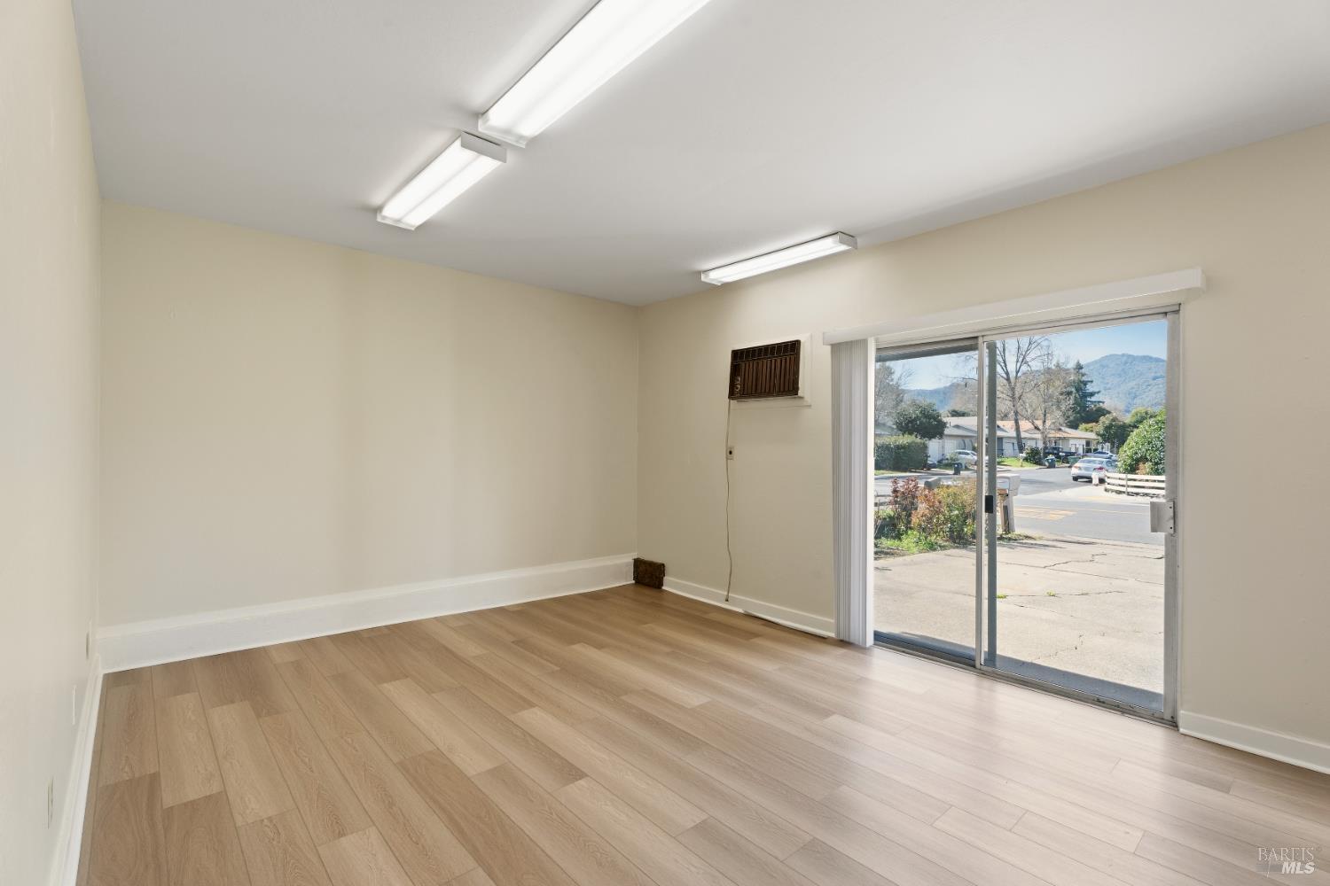 Detail Gallery Image 18 of 26 For 265 Oak Manor Dr, Ukiah,  CA 95482 - 3 Beds | 1/1 Baths