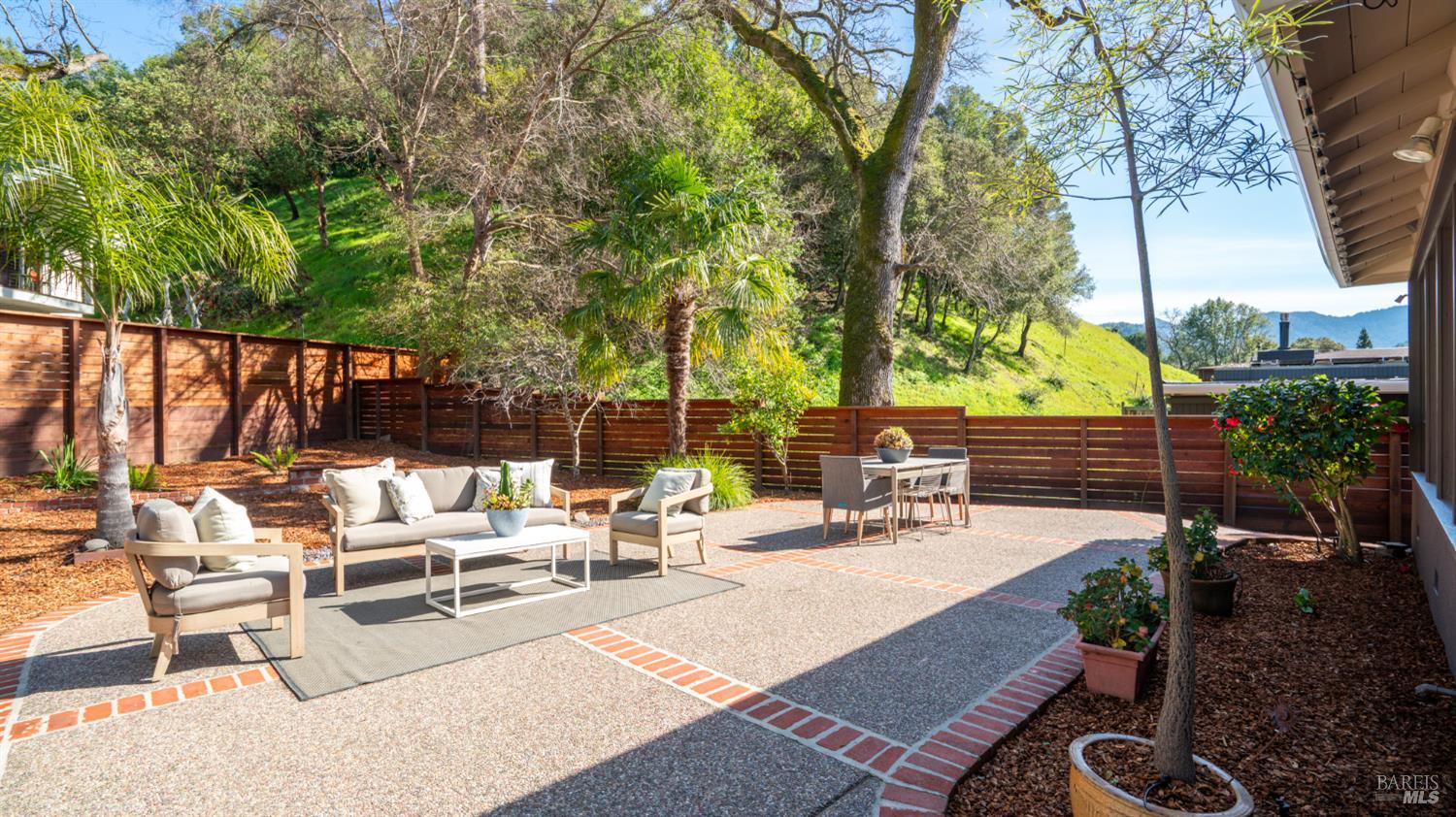 Detail Gallery Image 17 of 51 For 118 Marinda Dr, Fairfax,  CA 94930 - 3 Beds | 2 Baths