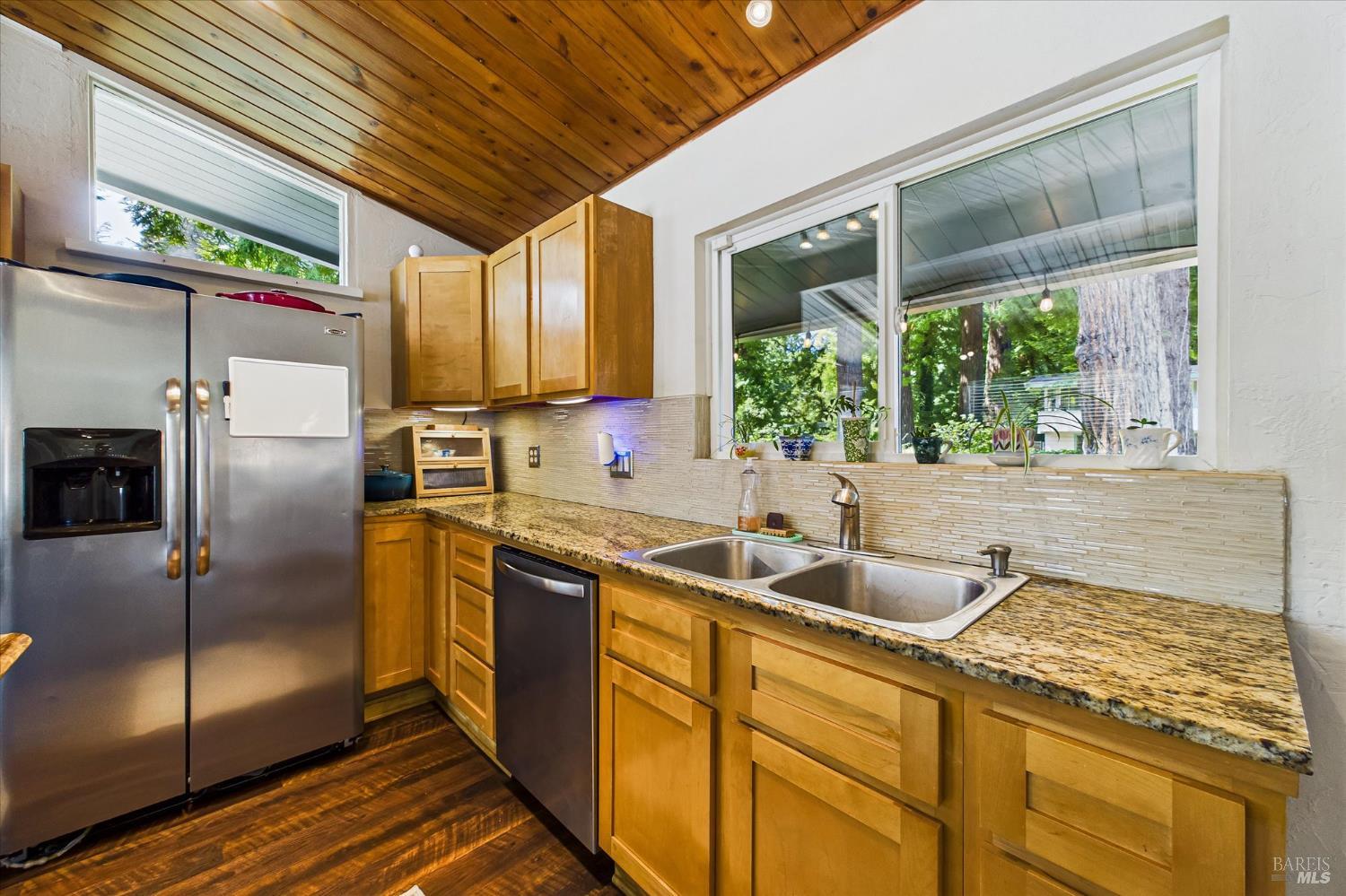 Detail Gallery Image 14 of 31 For 2305 Harris St, Eureka,  CA 95503 - 3 Beds | 2 Baths