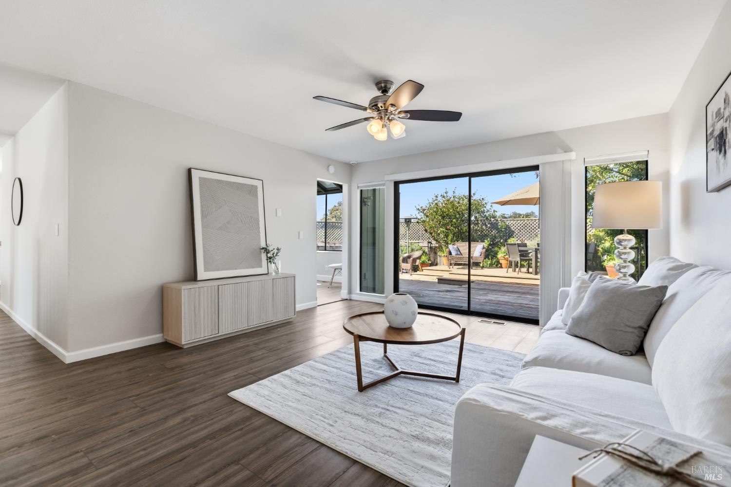 Detail Gallery Image 10 of 28 For 14 Portsmouth Cv, San Rafael,  CA 94901 - 3 Beds | 2/1 Baths