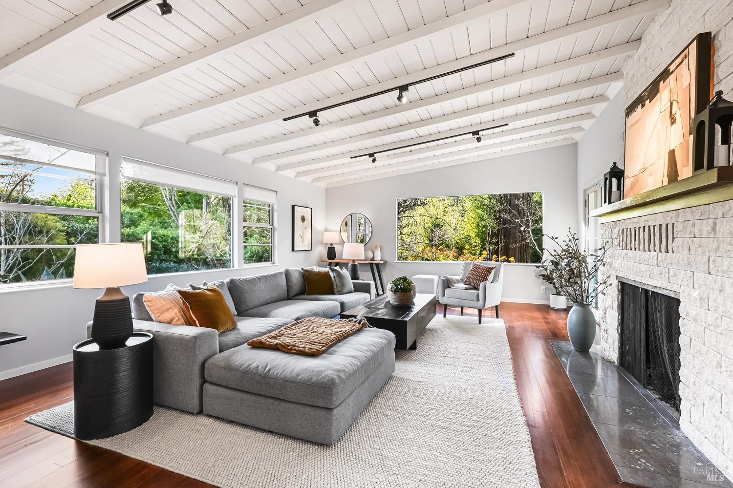 Detail Gallery Image 11 of 90 For 99 Fawn Dr, San Anselmo,  CA 94960 - 4 Beds | 4 Baths