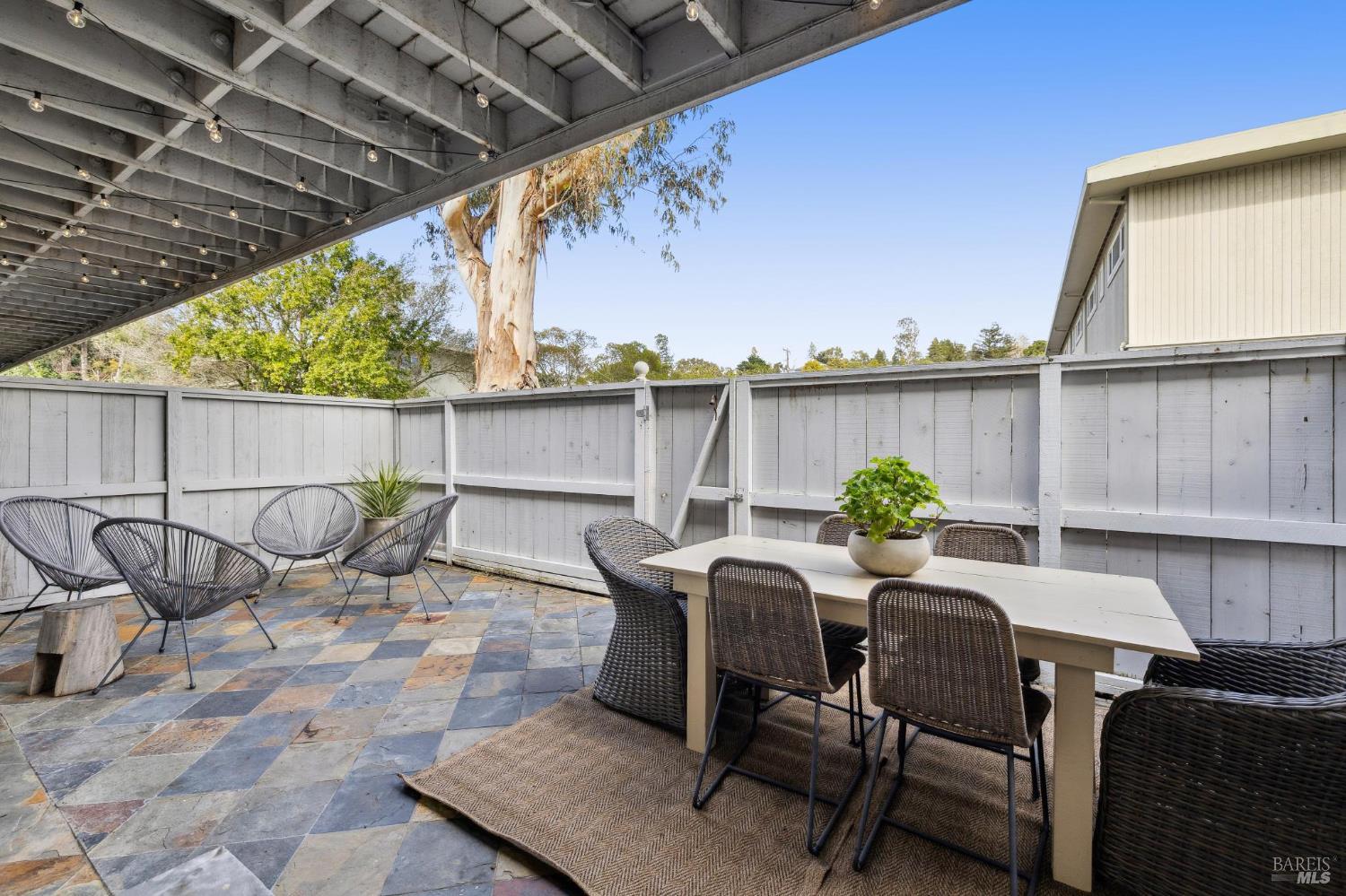 Detail Gallery Image 13 of 31 For 61 Pixley Ave #2,  Corte Madera,  CA 94925 - 2 Beds | 1 Baths