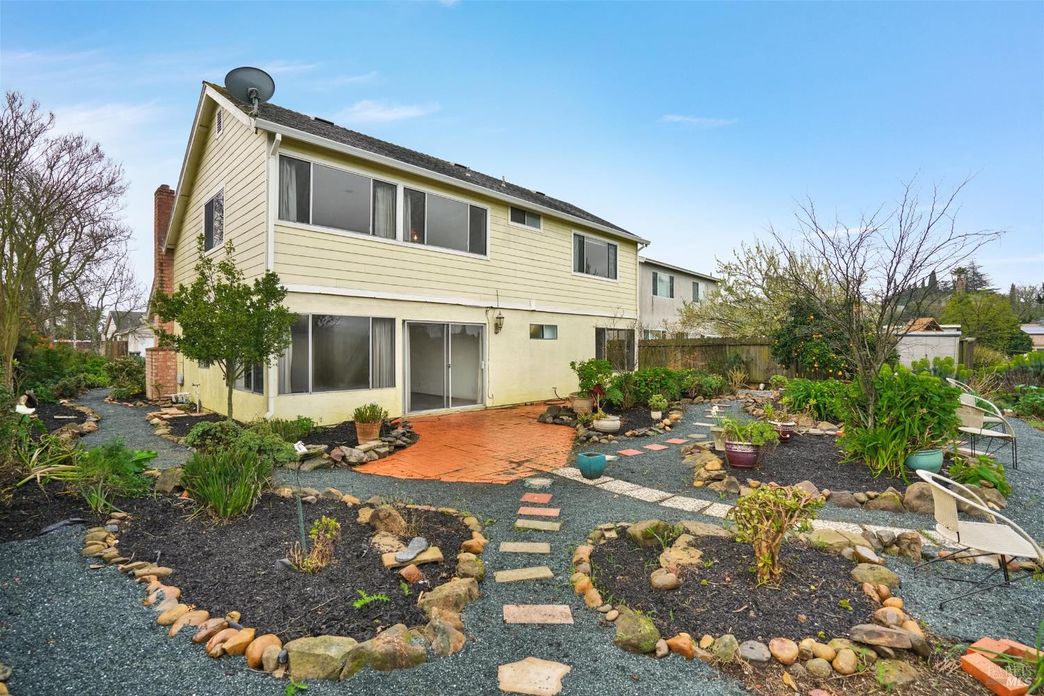 Detail Gallery Image 33 of 41 For 97 Carlisle Way, Benicia,  CA 94510 - 4 Beds | 3 Baths