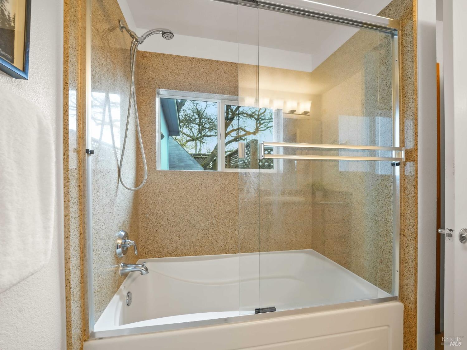 Detail Gallery Image 19 of 27 For 16 Cherry Hill Ln, Novato,  CA 94945 - 2 Beds | 2 Baths