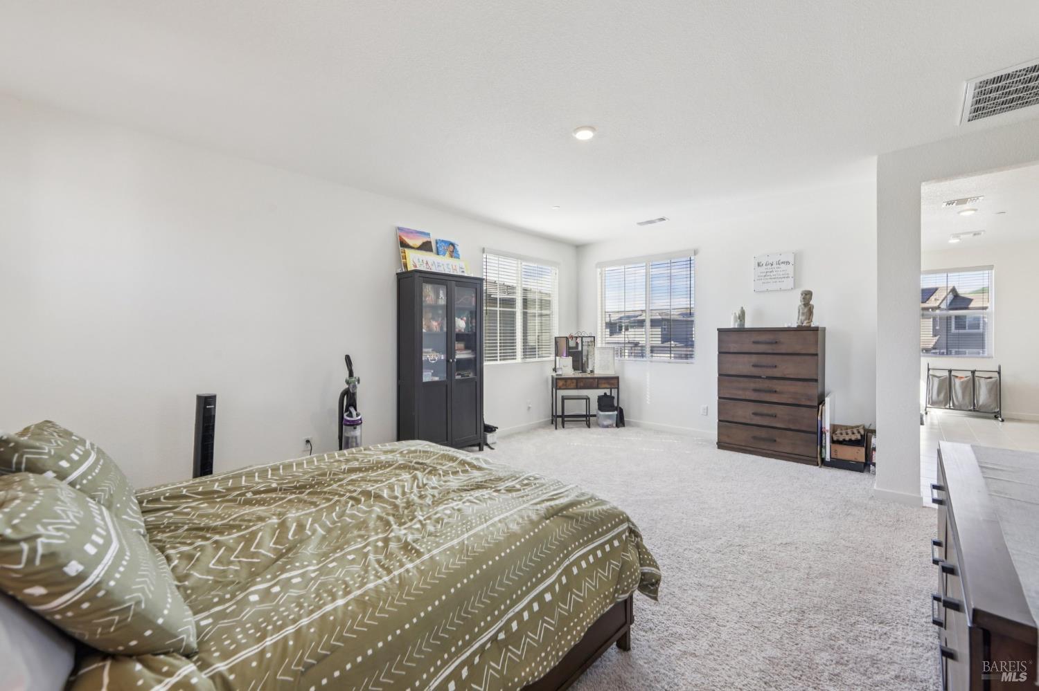 Detail Gallery Image 22 of 54 For 2464 Lake Club Dr, Fairfield,  CA 94533 - 4 Beds | 3/1 Baths