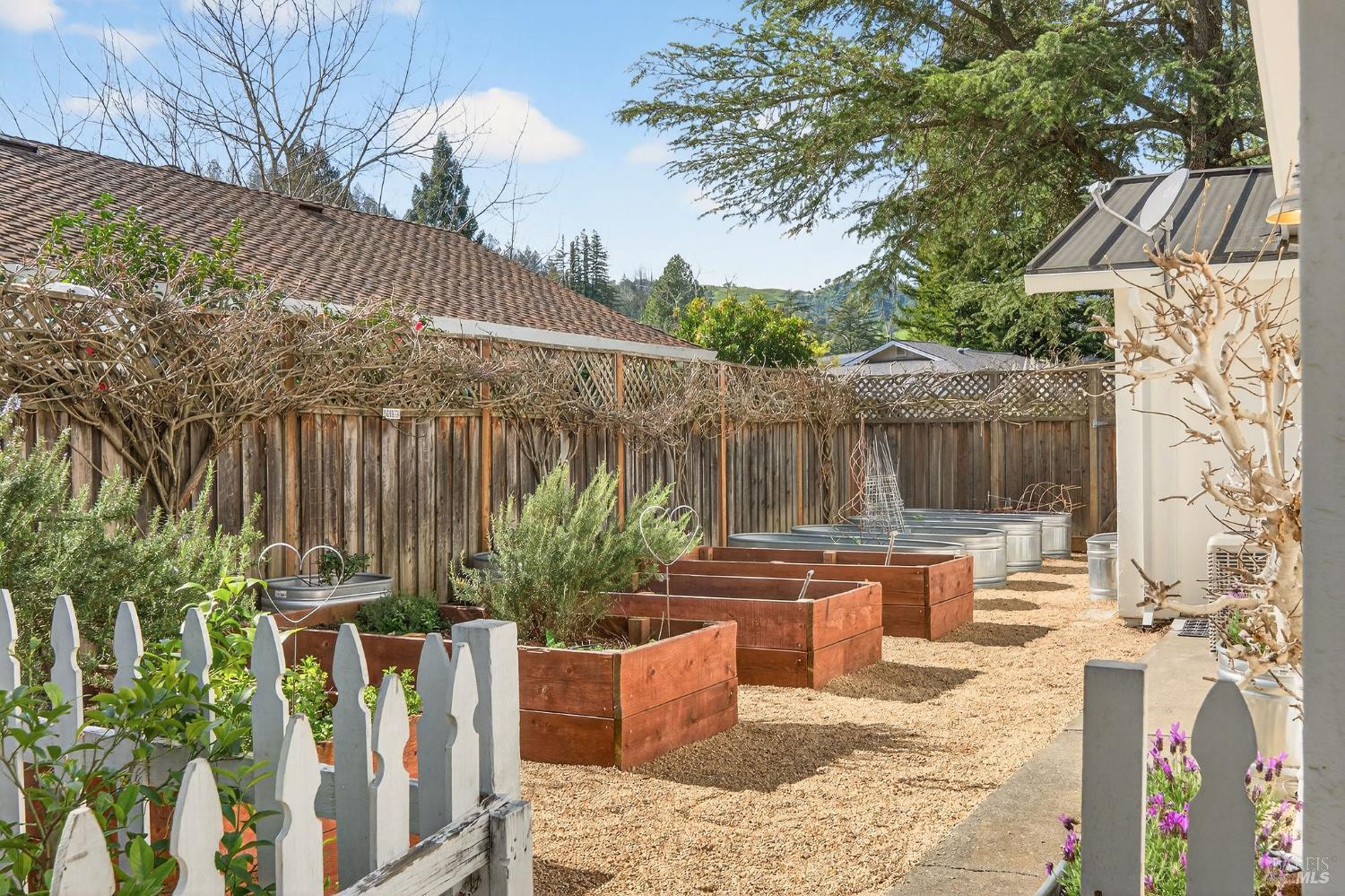 Detail Gallery Image 58 of 63 For 2543 Pinot Way, Saint Helena,  CA 94574 - 3 Beds | 2 Baths