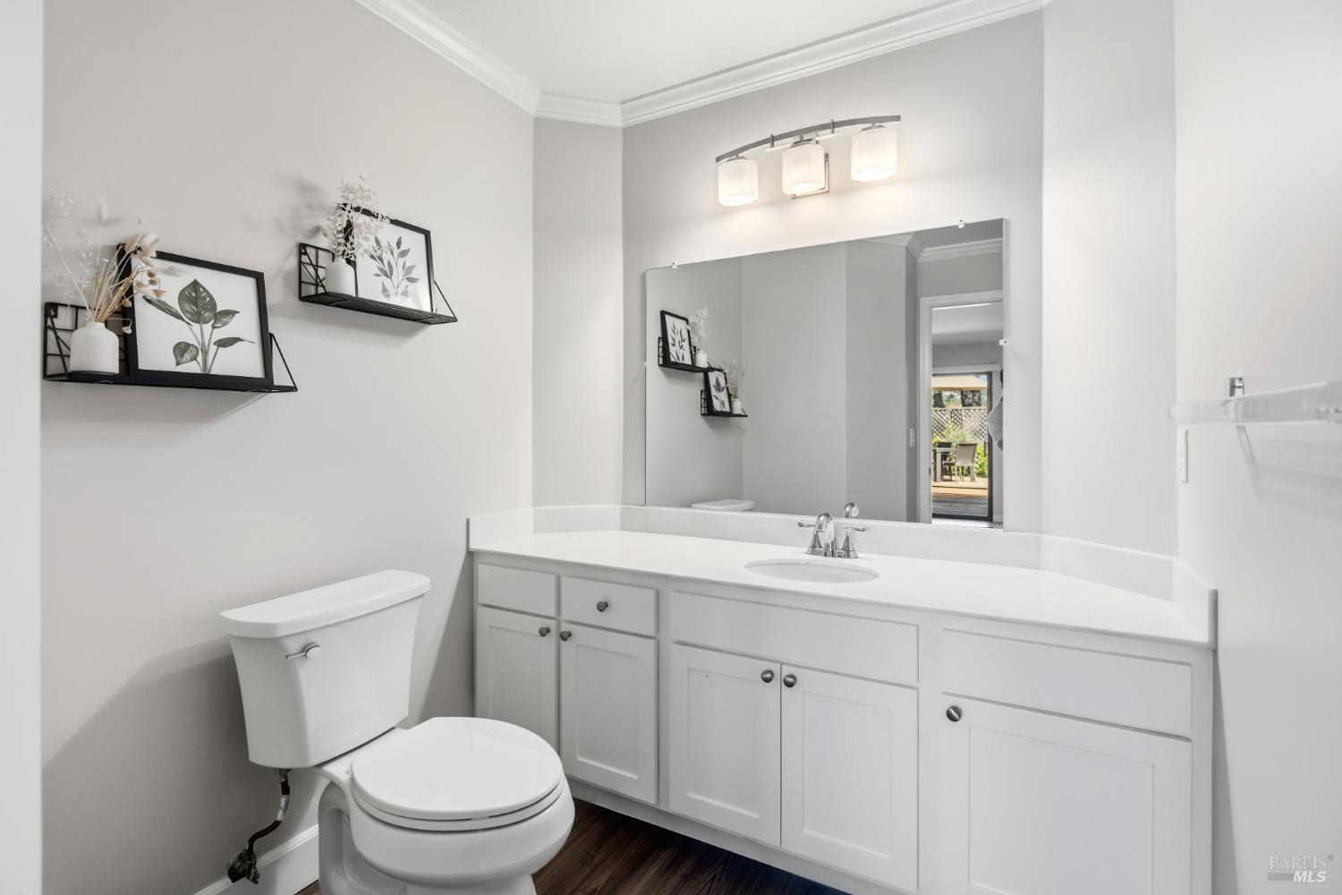 Detail Gallery Image 11 of 28 For 14 Portsmouth Cv, San Rafael,  CA 94901 - 3 Beds | 2/1 Baths