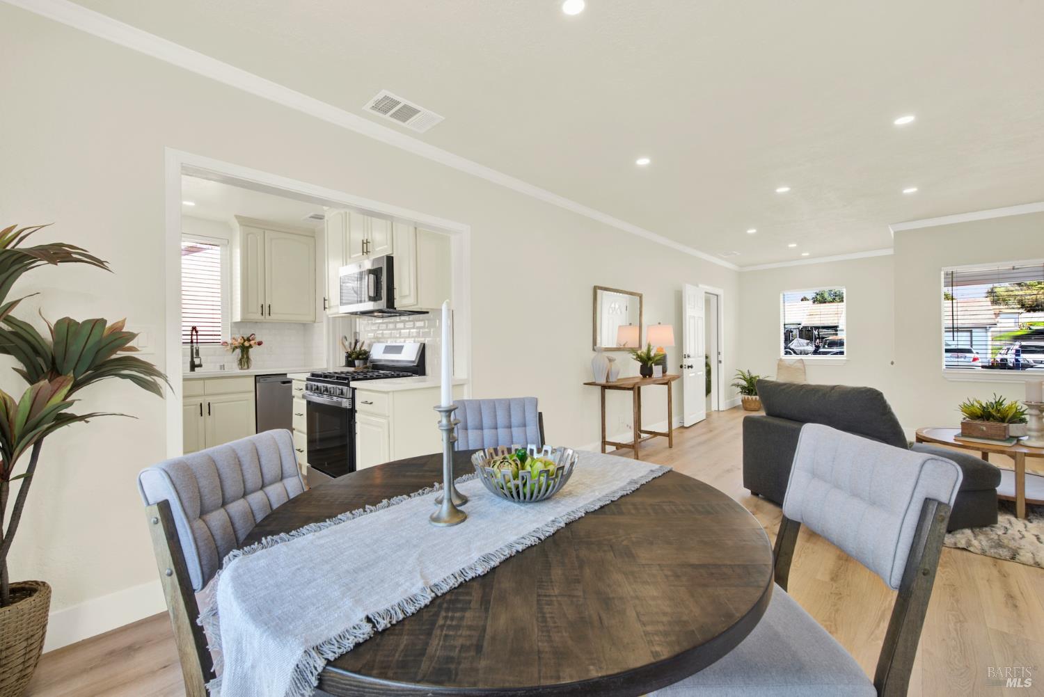 Detail Gallery Image 18 of 65 For 225 Gary Cir, Vallejo,  CA 94591 - 3 Beds | 1 Baths