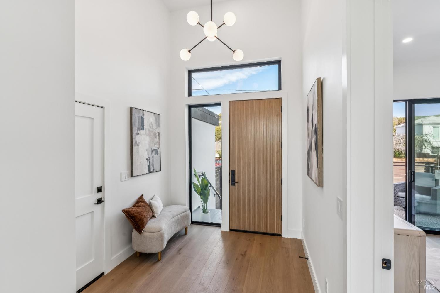 Detail Gallery Image 9 of 81 For 39 Strawberry Cir, Mill Valley,  CA 94941 - 4 Beds | 4 Baths