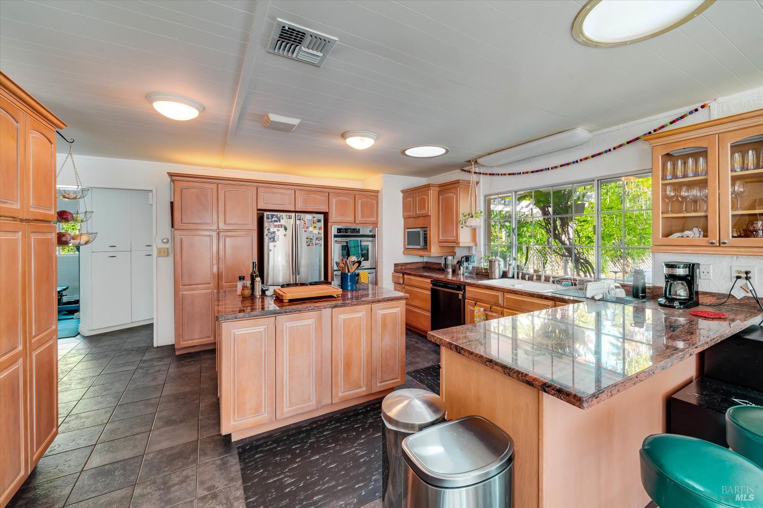 Detail Gallery Image 3 of 6 For 29 Forest Dr, Napa,  CA 94558 - 5 Beds | 4/2 Baths