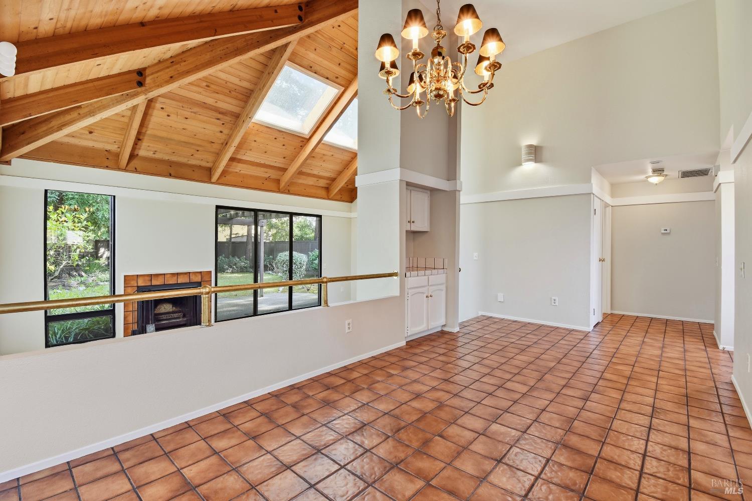 Detail Gallery Image 8 of 28 For 1320 North St #7,  Santa Rosa,  CA 95404 - 2 Beds | 2 Baths