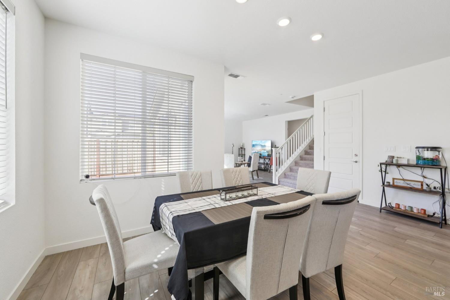 Detail Gallery Image 9 of 54 For 2464 Lake Club Dr, Fairfield,  CA 94533 - 4 Beds | 3/1 Baths