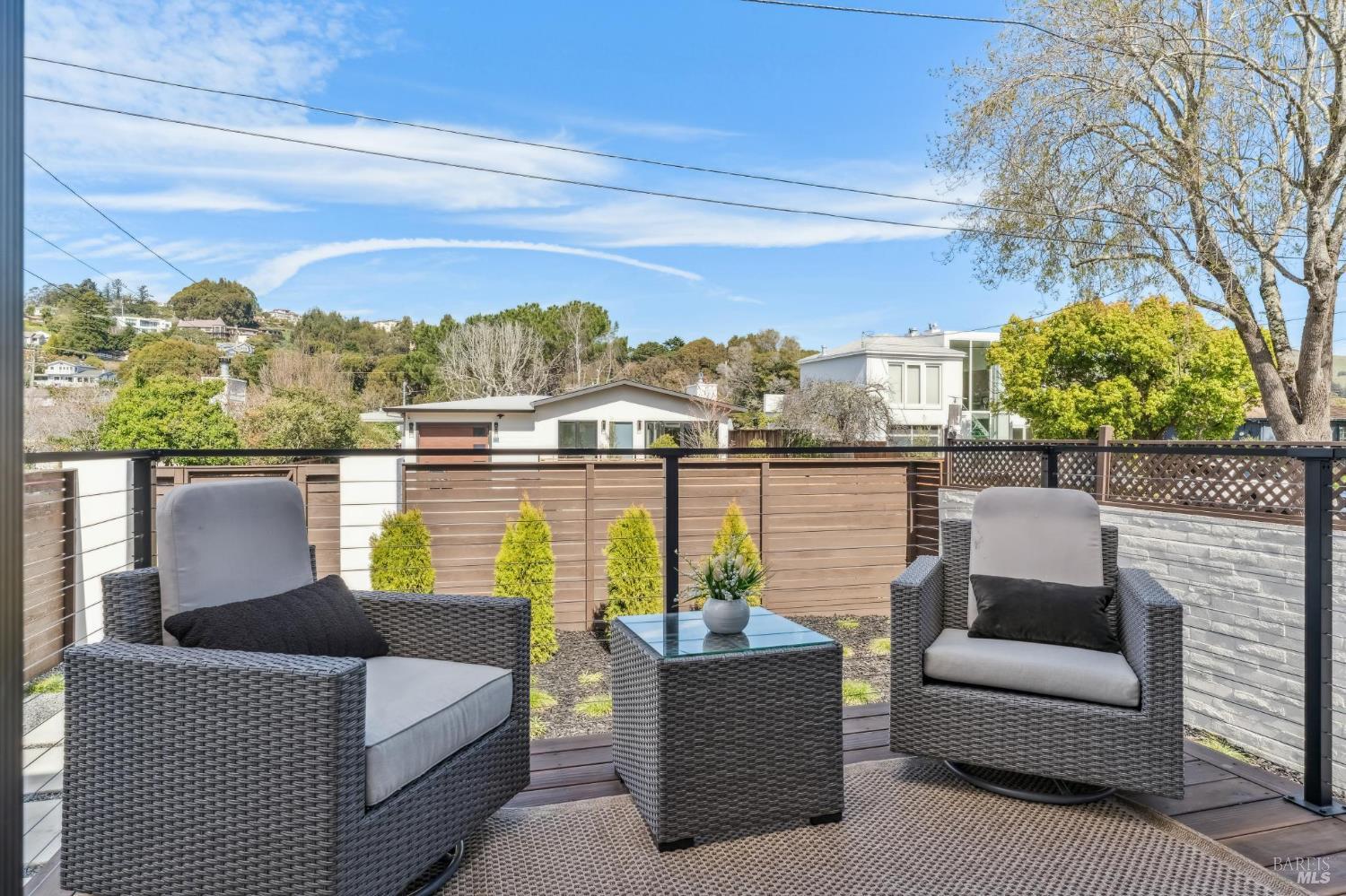 Detail Gallery Image 40 of 81 For 39 Strawberry Cir, Mill Valley,  CA 94941 - 4 Beds | 4 Baths