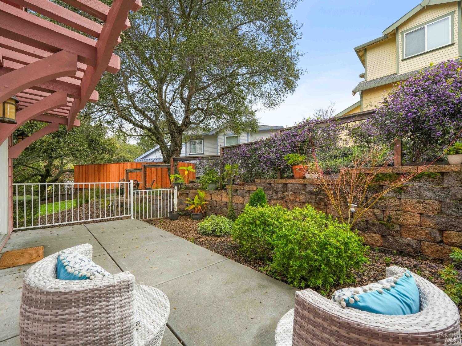 Detail Gallery Image 4 of 46 For 15 Cherry Hill Ln, Novato,  CA 94945 - 3 Beds | 2/1 Baths