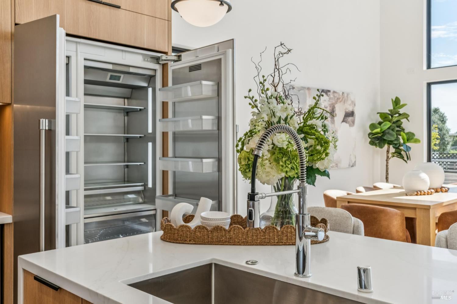 Detail Gallery Image 17 of 81 For 39 Strawberry Cir, Mill Valley,  CA 94941 - 4 Beds | 4 Baths