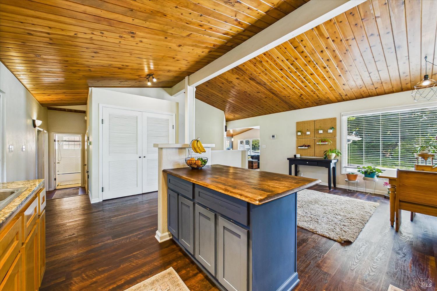 Detail Gallery Image 15 of 31 For 2305 Harris St, Eureka,  CA 95503 - 3 Beds | 2 Baths