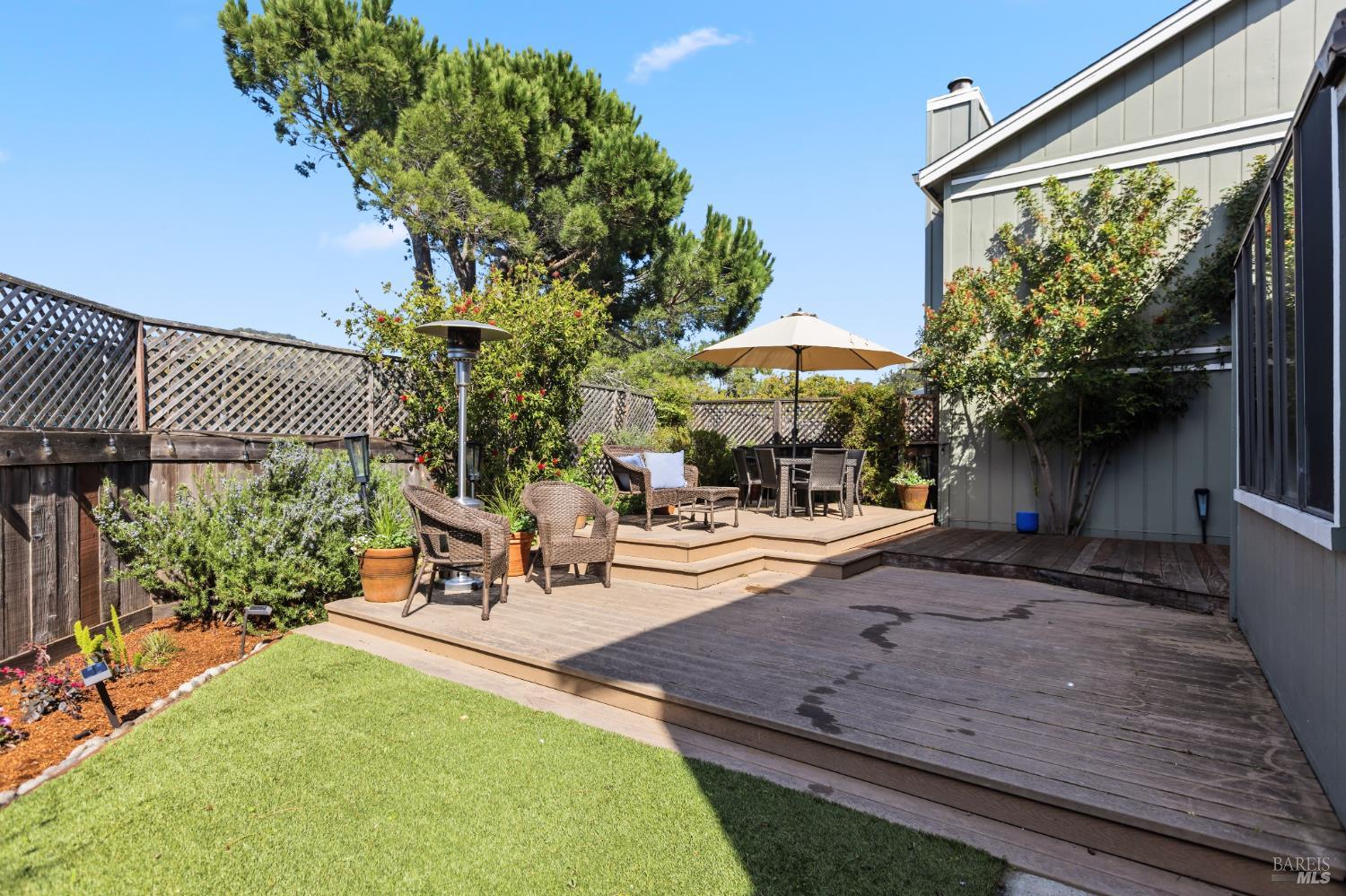 Detail Gallery Image 26 of 28 For 14 Portsmouth Cv, San Rafael,  CA 94901 - 3 Beds | 2/1 Baths