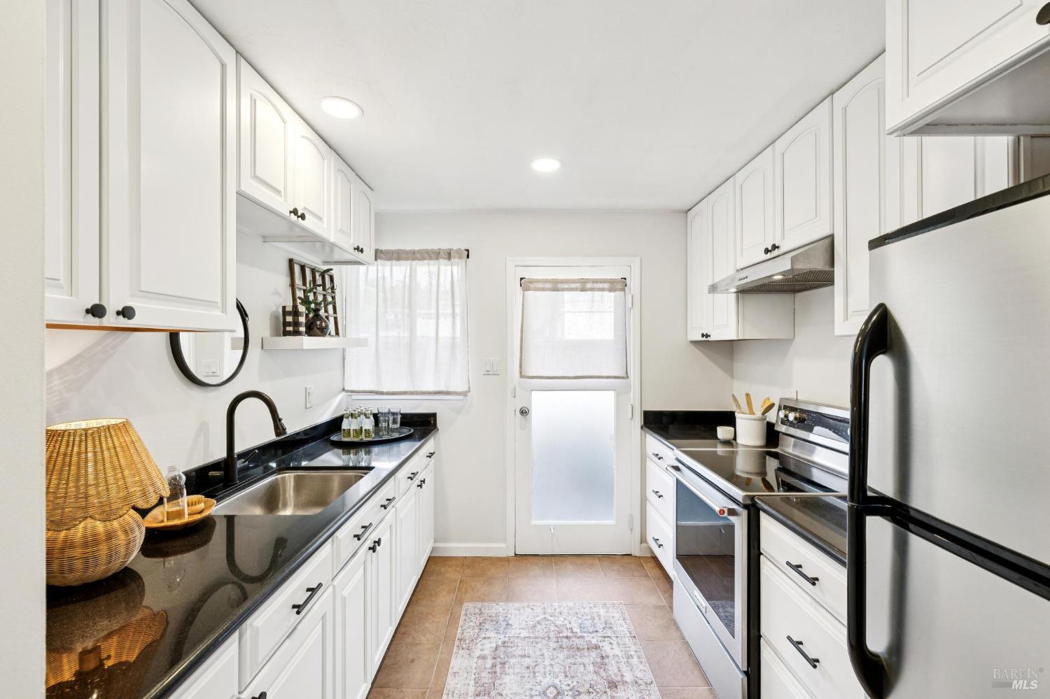 Detail Gallery Image 9 of 31 For 61 Pixley Ave #2,  Corte Madera,  CA 94925 - 2 Beds | 1 Baths