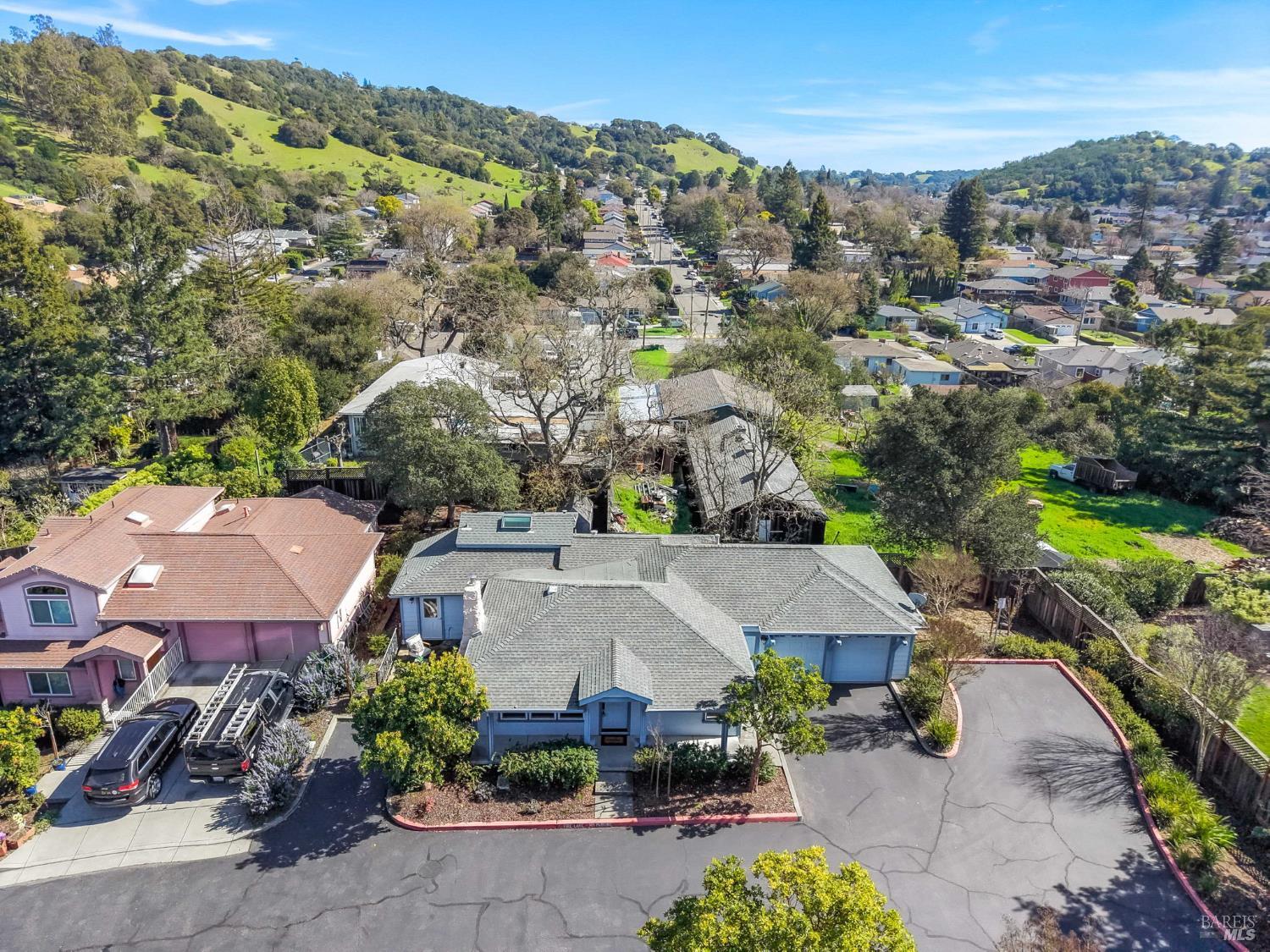 Detail Gallery Image 25 of 27 For 16 Cherry Hill Ln, Novato,  CA 94945 - 2 Beds | 2 Baths