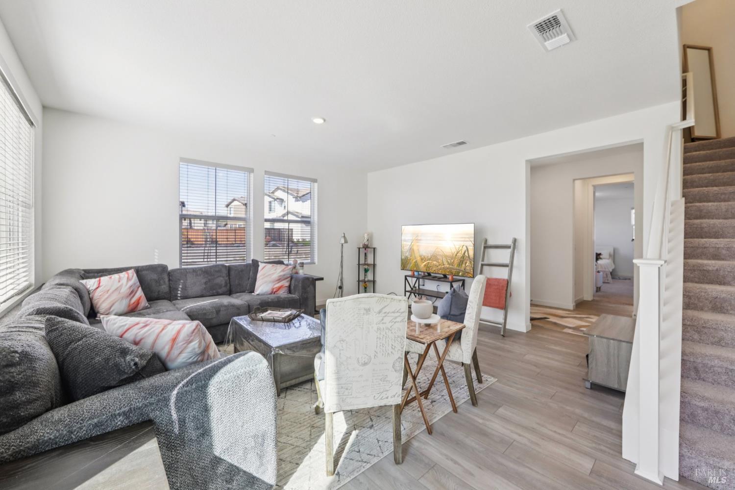 Detail Gallery Image 8 of 54 For 2464 Lake Club Dr, Fairfield,  CA 94533 - 4 Beds | 3/1 Baths