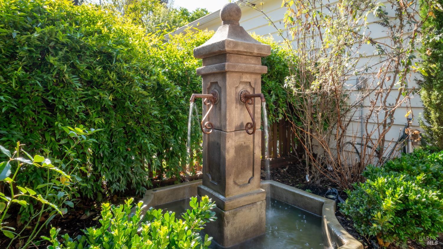 Detail Gallery Image 22 of 30 For 699 Grove St, Healdsburg,  CA 95448 - 4 Beds | 3 Baths