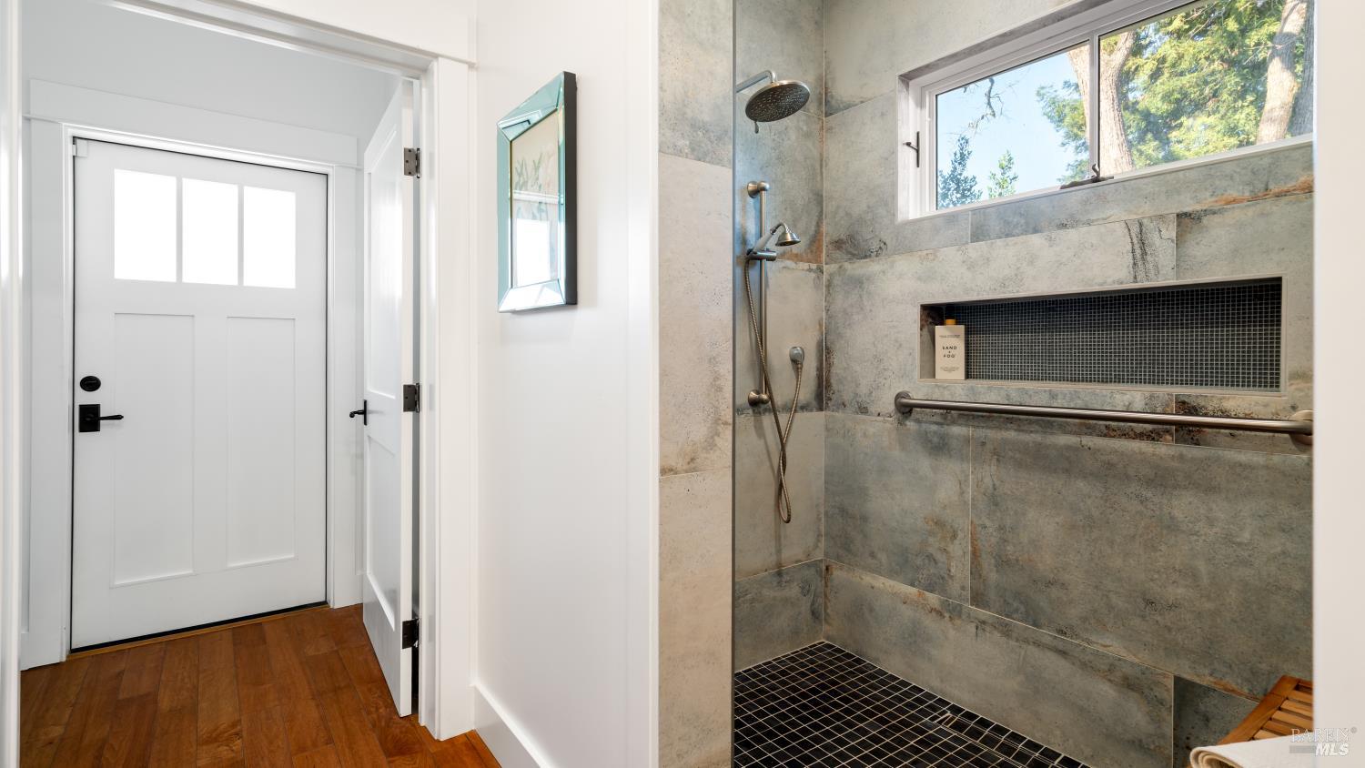 Detail Gallery Image 15 of 30 For 699 Grove St, Healdsburg,  CA 95448 - 4 Beds | 3 Baths