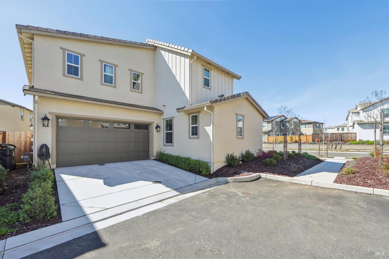 Detail Gallery Image 34 of 54 For 2464 Lake Club Dr, Fairfield,  CA 94533 - 4 Beds | 3/1 Baths