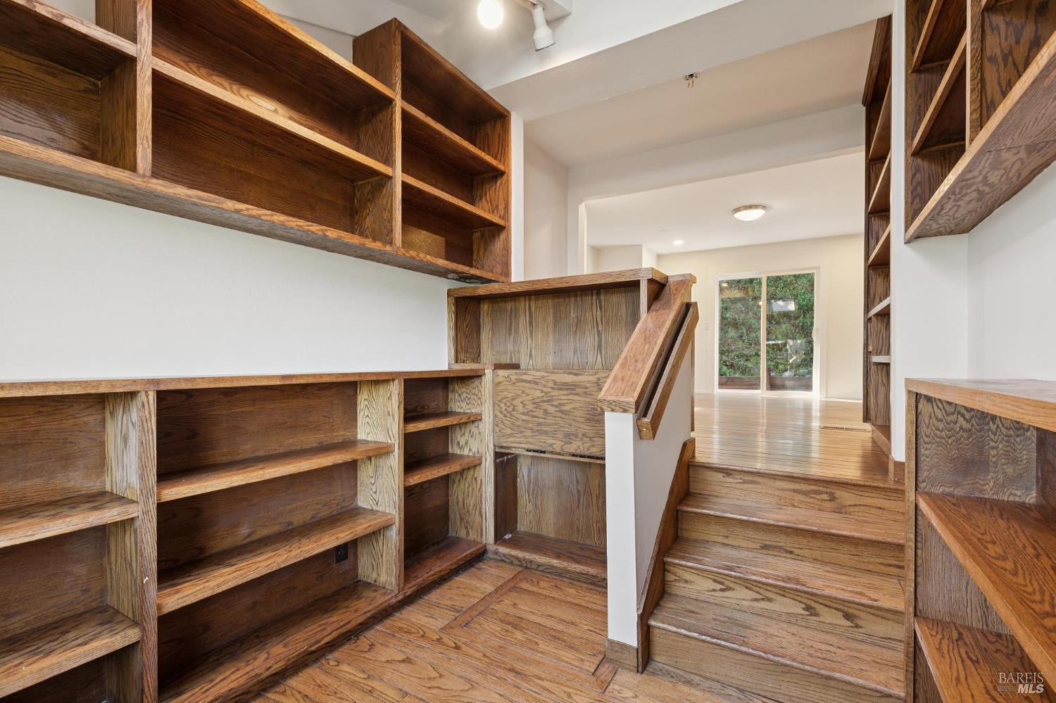 Detail Gallery Image 18 of 52 For 31 via Los Altos Unkn, Tiburon,  CA 94920 - 4 Beds | 3/1 Baths