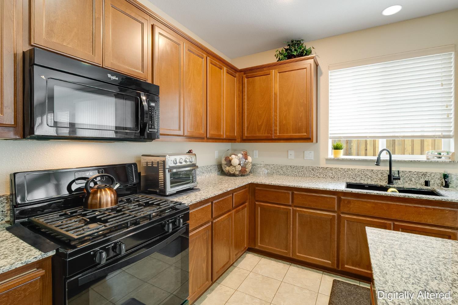 Detail Gallery Image 16 of 64 For 2300 Verona Dr, Pittsburg,  CA 94565 - 4 Beds | 2/1 Baths