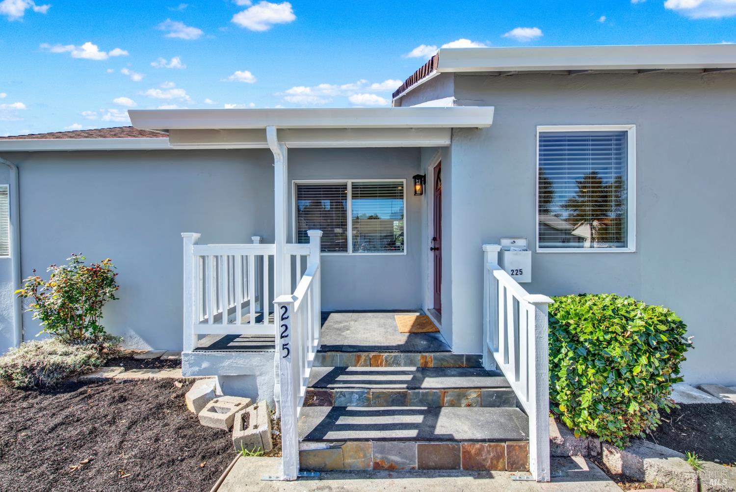 Detail Gallery Image 5 of 65 For 225 Gary Cir, Vallejo,  CA 94591 - 3 Beds | 1 Baths