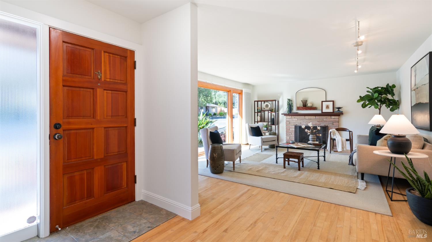 Detail Gallery Image 3 of 51 For 118 Marinda Dr, Fairfax,  CA 94930 - 3 Beds | 2 Baths