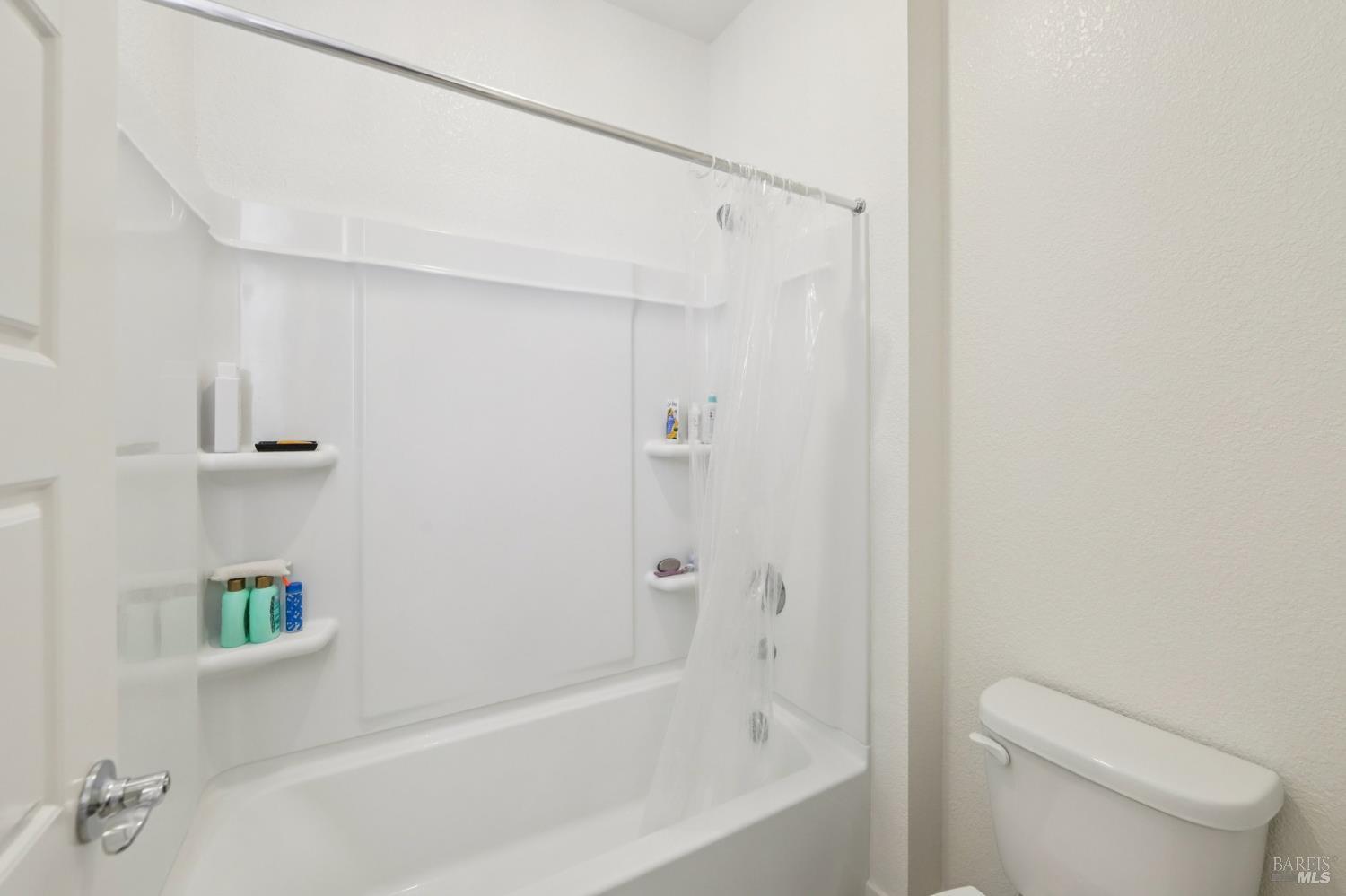 Detail Gallery Image 33 of 54 For 2464 Lake Club Dr, Fairfield,  CA 94533 - 4 Beds | 3/1 Baths