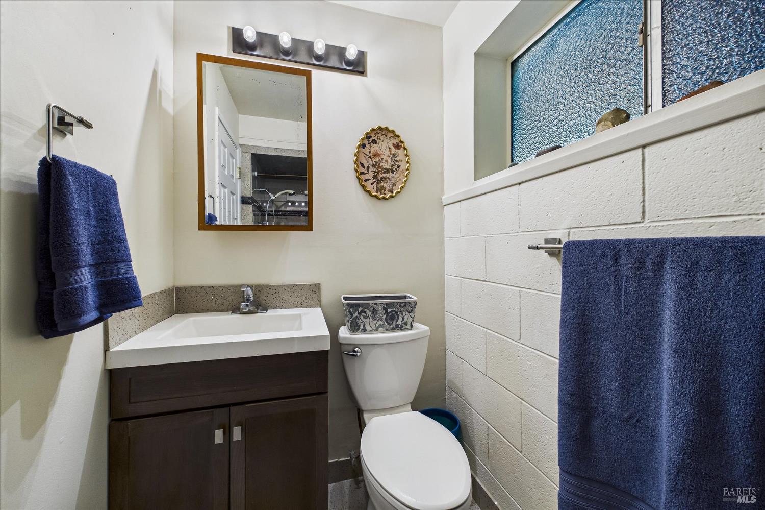 Detail Gallery Image 27 of 31 For 2305 Harris St, Eureka,  CA 95503 - 3 Beds | 2 Baths