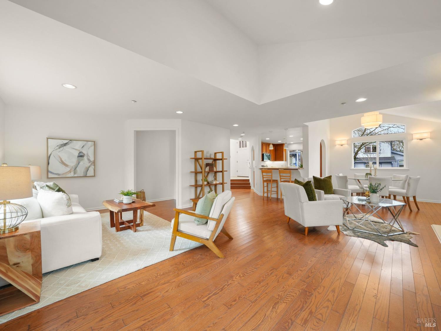 Detail Gallery Image 2 of 46 For 15 Cherry Hill Ln, Novato,  CA 94945 - 3 Beds | 2/1 Baths