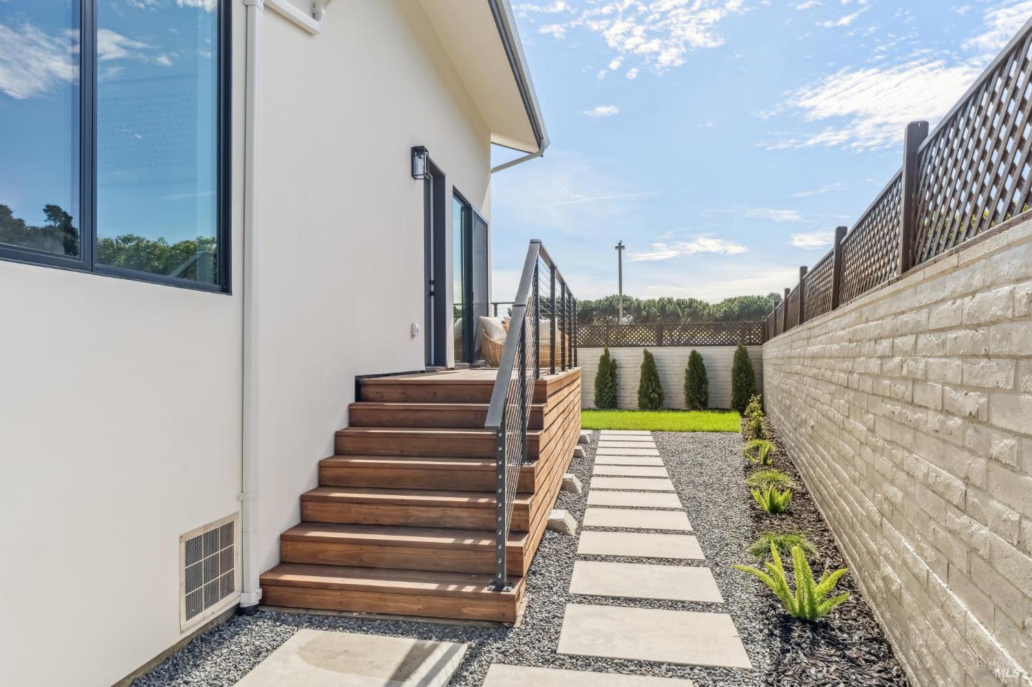 Detail Gallery Image 59 of 81 For 39 Strawberry Cir, Mill Valley,  CA 94941 - 4 Beds | 4 Baths