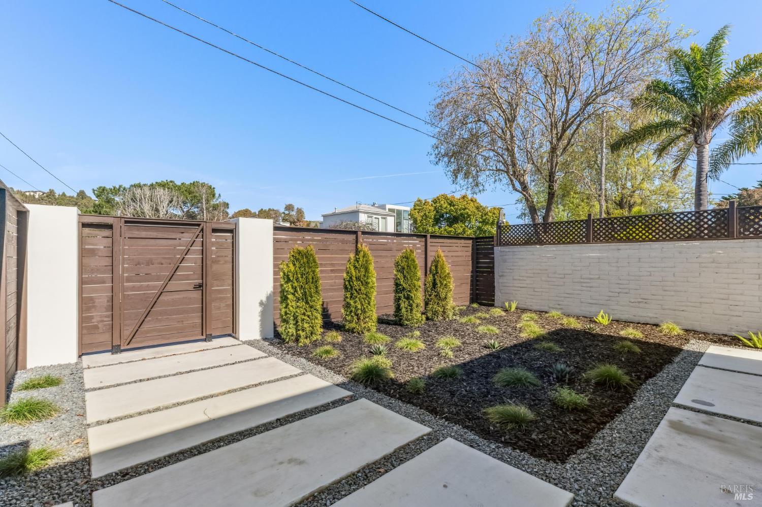 Detail Gallery Image 42 of 81 For 39 Strawberry Cir, Mill Valley,  CA 94941 - 4 Beds | 4 Baths