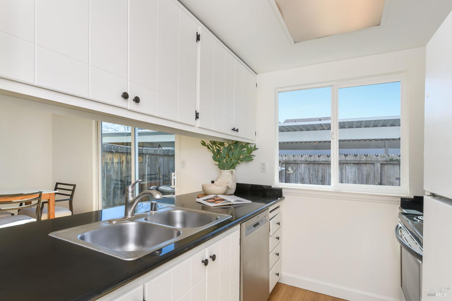 Detail Gallery Image 9 of 23 For 314 Capetown Ct, Novato,  CA 94947 - 3 Beds | 1/1 Baths