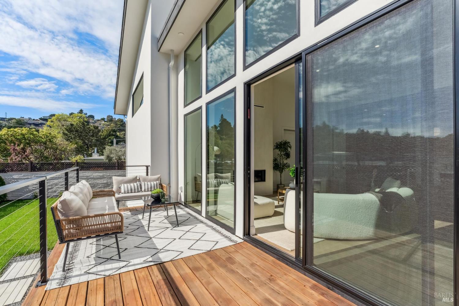 Detail Gallery Image 54 of 81 For 39 Strawberry Cir, Mill Valley,  CA 94941 - 4 Beds | 4 Baths