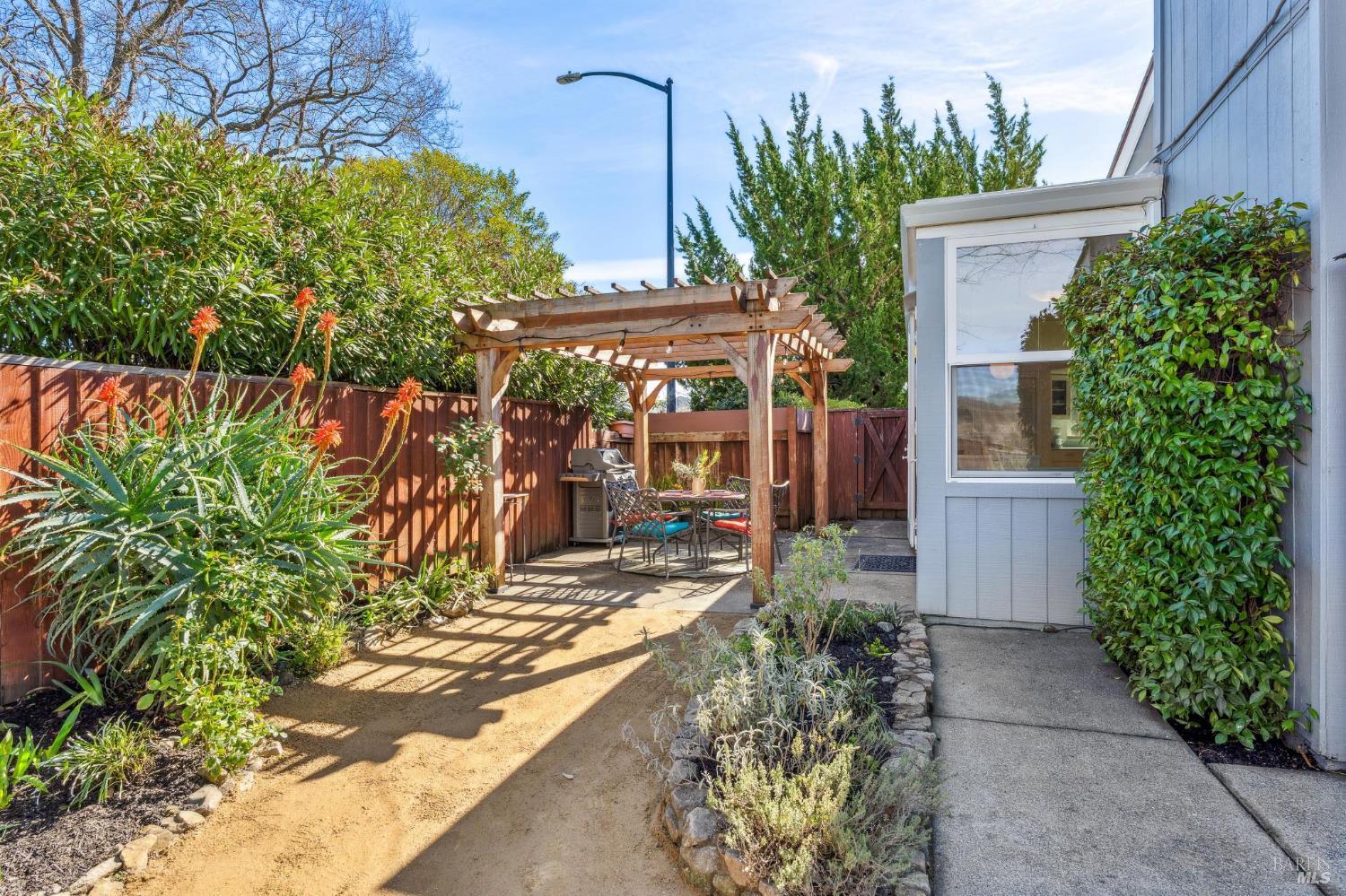 Detail Gallery Image 44 of 66 For 30 Creek Ln, Sonoma,  CA 95476 - 2 Beds | 2 Baths