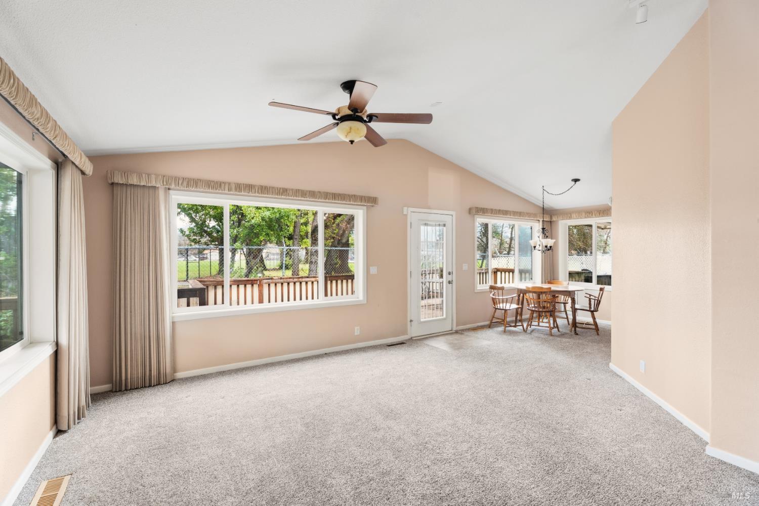 Detail Gallery Image 9 of 21 For 700 E Gobbi St 98, Ukiah,  CA 95482 - 2 Beds | 2 Baths