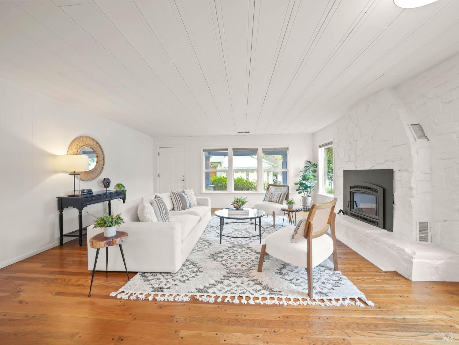 Detail Gallery Image 9 of 27 For 16 Cherry Hill Ln, Novato,  CA 94945 - 2 Beds | 2 Baths