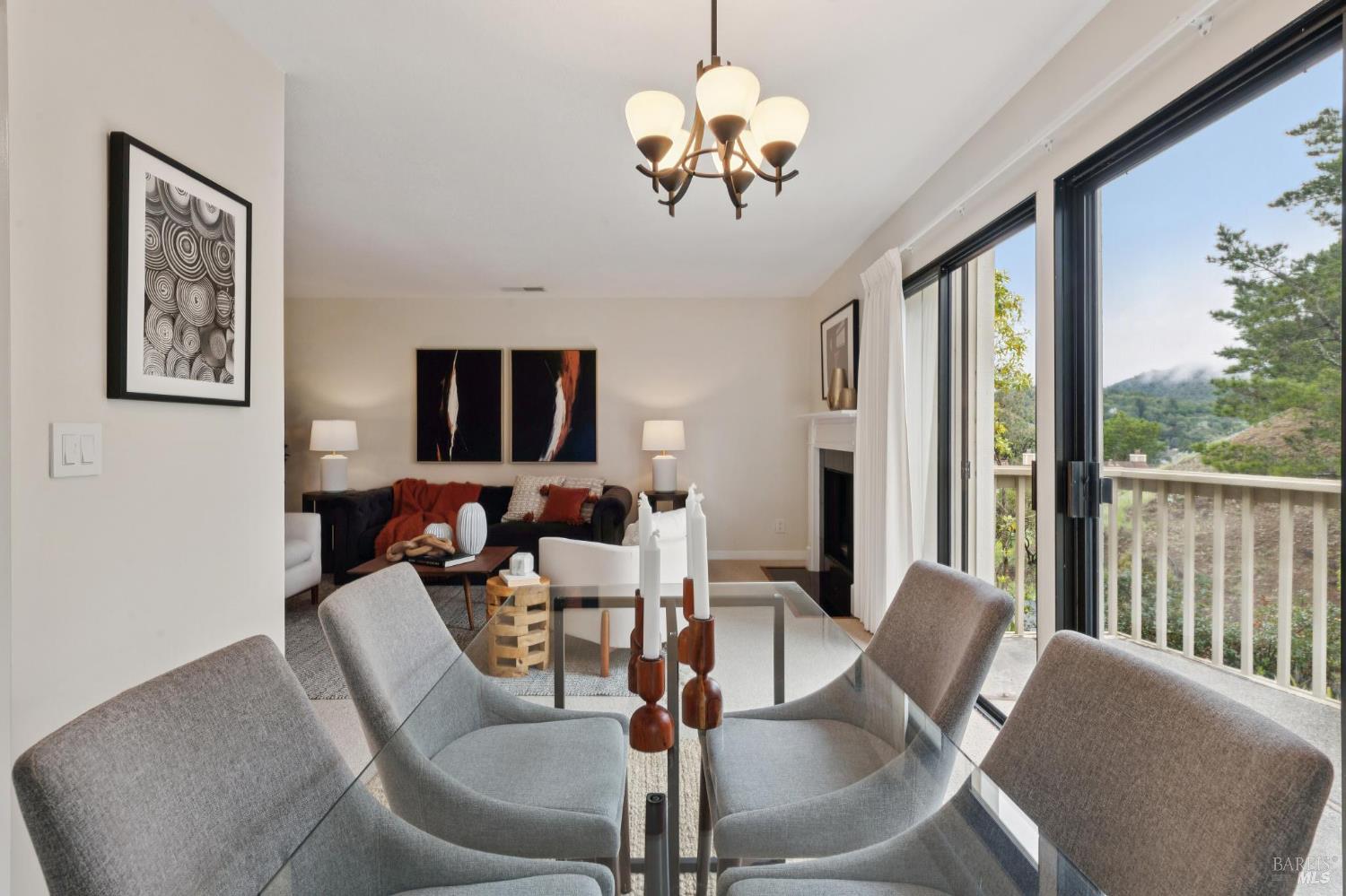 Detail Gallery Image 5 of 36 For 3 Fielding Cir, Mill Valley,  CA 94941 - 2 Beds | 2 Baths