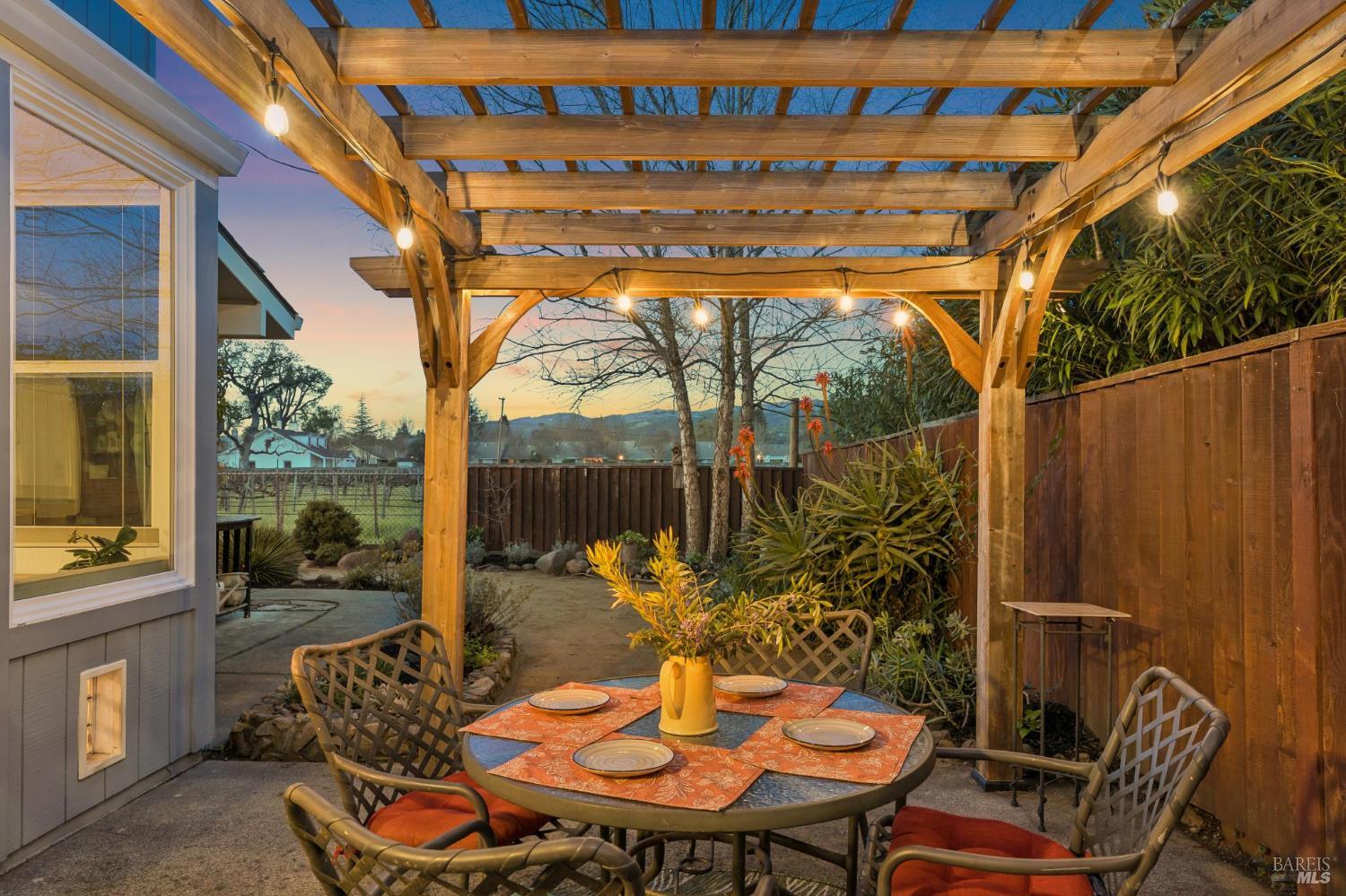 Detail Gallery Image 2 of 66 For 30 Creek Ln, Sonoma,  CA 95476 - 2 Beds | 2 Baths