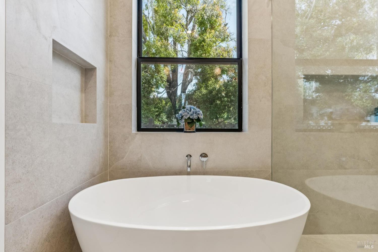Detail Gallery Image 38 of 81 For 39 Strawberry Cir, Mill Valley,  CA 94941 - 4 Beds | 4 Baths