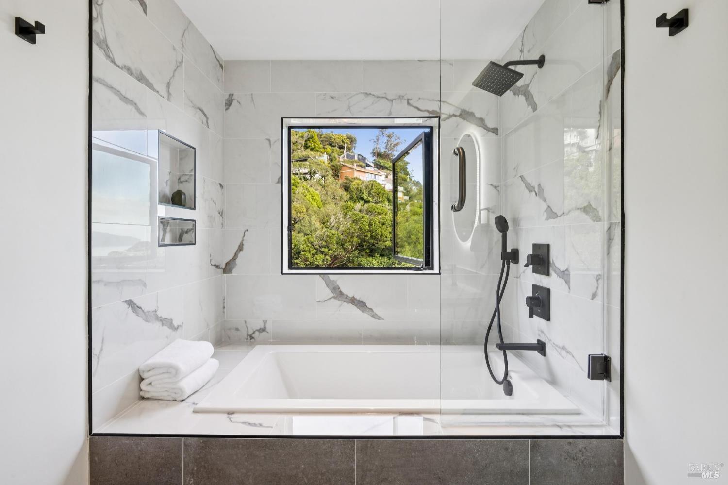 Detail Gallery Image 23 of 37 For 448 Sausalito Blvd, Sausalito,  CA 94965 - 2 Beds | 2 Baths