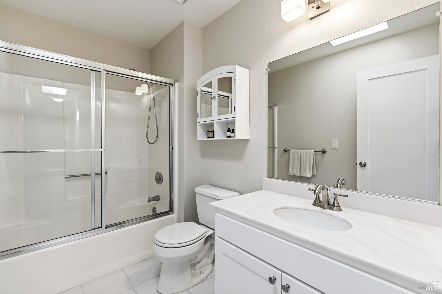 Detail Gallery Image 13 of 28 For 14 Portsmouth Cv, San Rafael,  CA 94901 - 3 Beds | 2/1 Baths