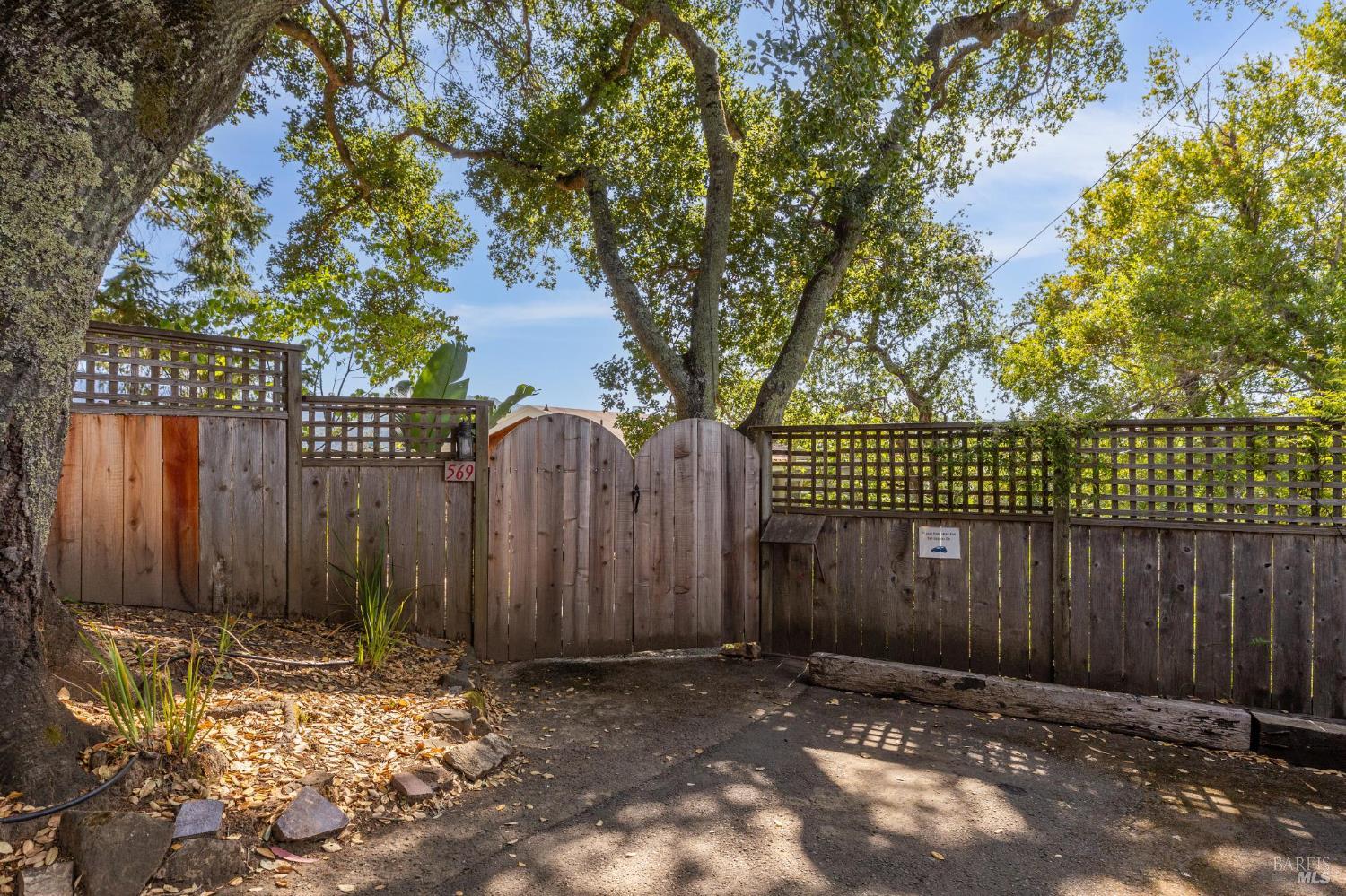 Detail Gallery Image 2 of 29 For 569 Sequoia Dr, San Anselmo,  CA 94960 - 2 Beds | 1 Baths