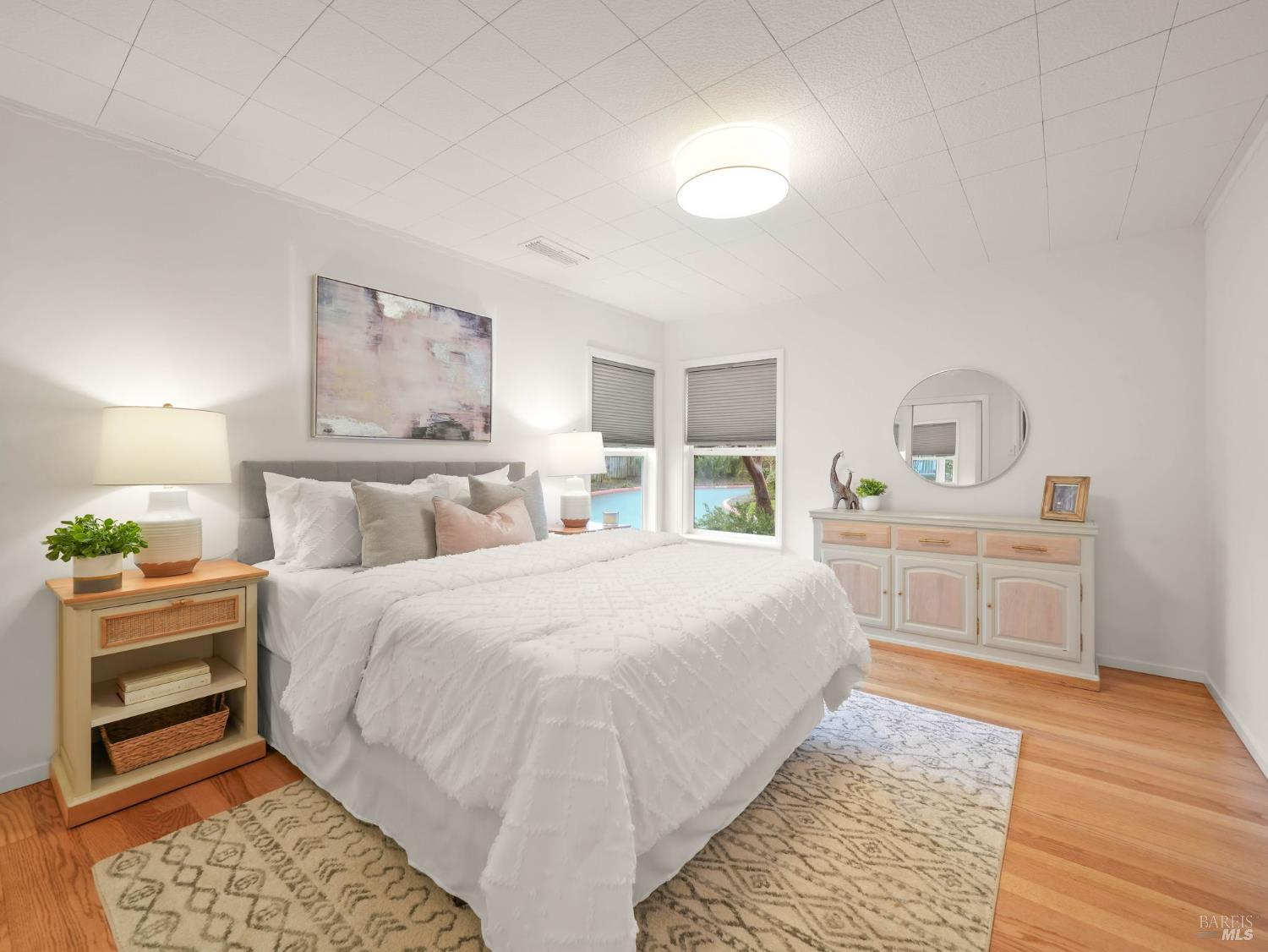 Detail Gallery Image 3 of 27 For 16 Cherry Hill Ln, Novato,  CA 94945 - 2 Beds | 2 Baths